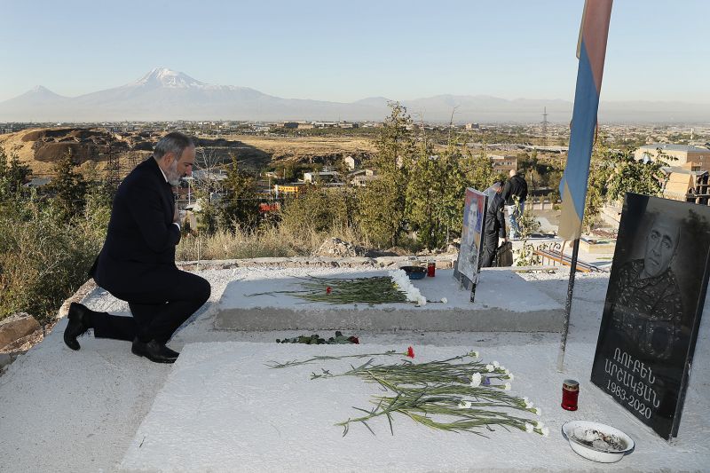 Karabağ Savaşı'nda hayatını kaybedenler için Ermenistan'da saygı duruşu